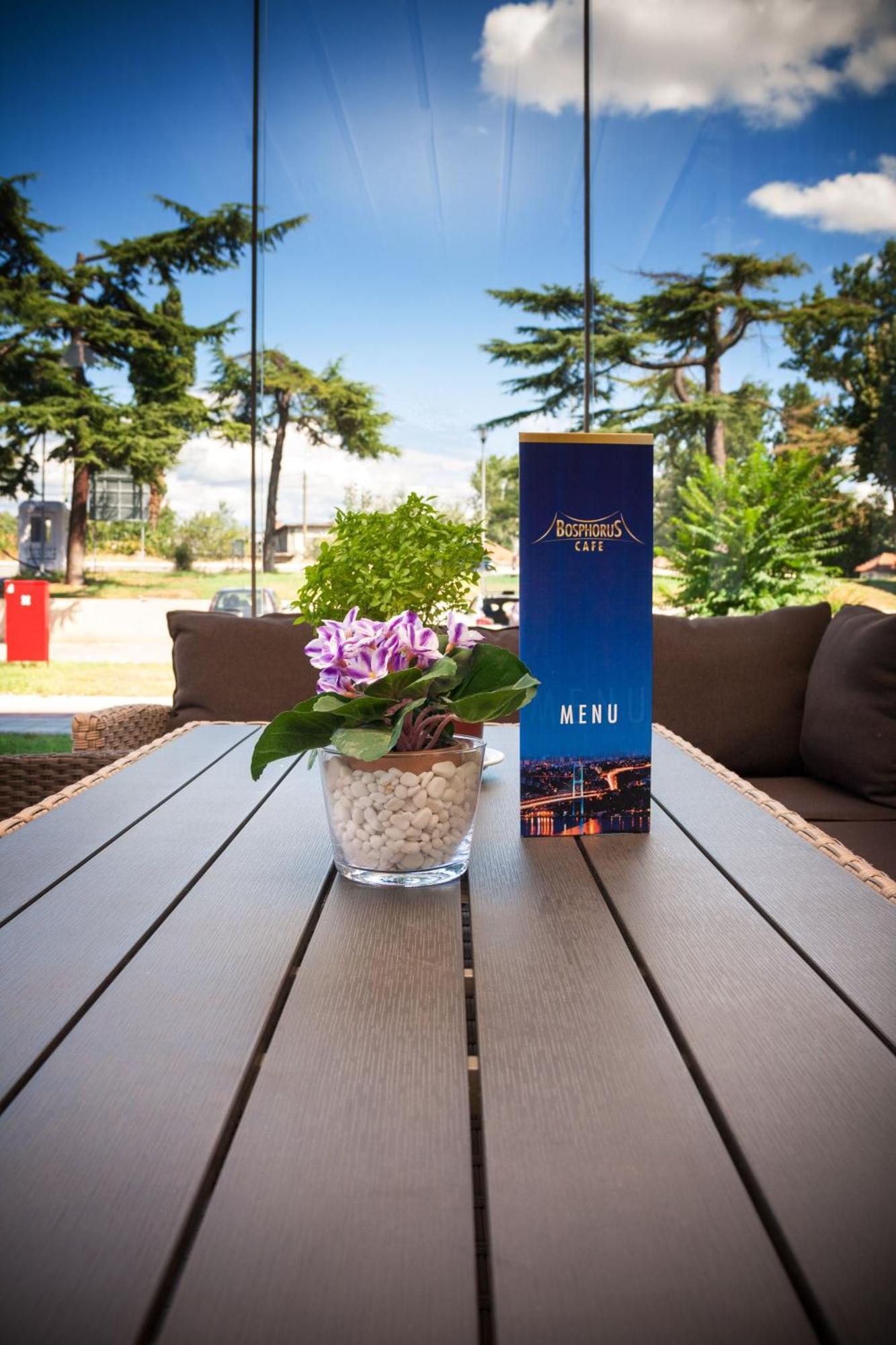 Bosphorus Hotel 알렉시나츠 외부 사진