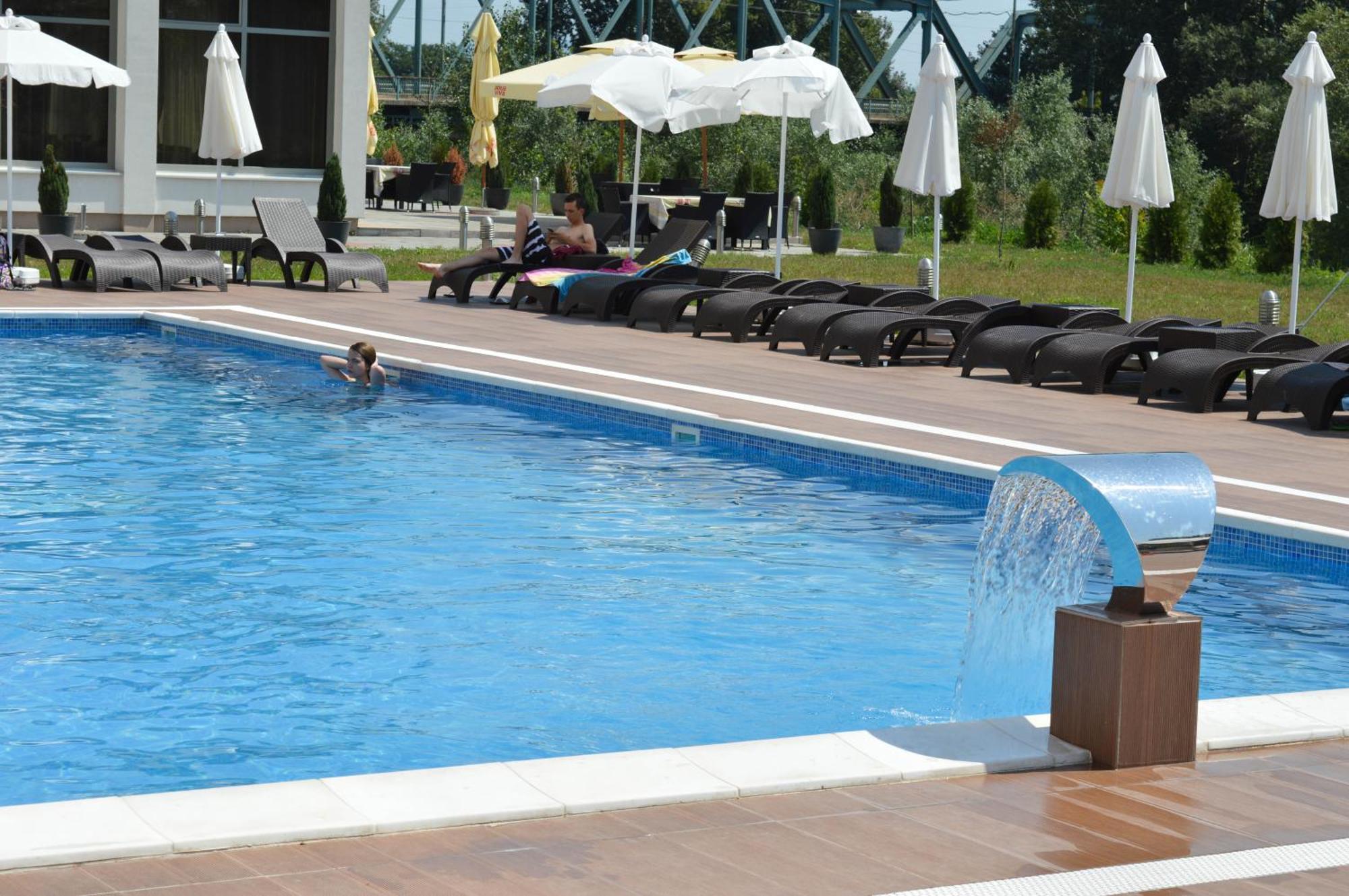 Bosphorus Hotel 알렉시나츠 외부 사진
